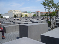 images/berlin_holocaust_memorial200.jpg